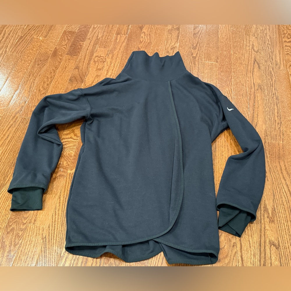 Nike Black Long Sleeve Jacket(can be maternity!)
Size m